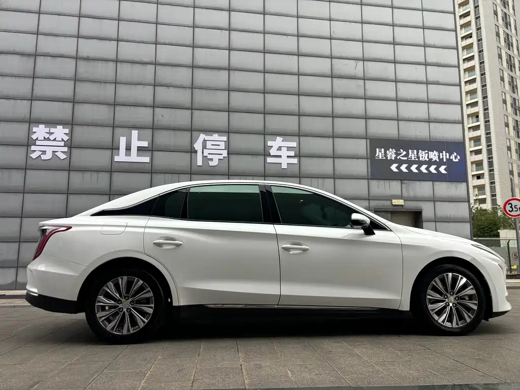 Hongqi E-QM5 2022 — фото 16
