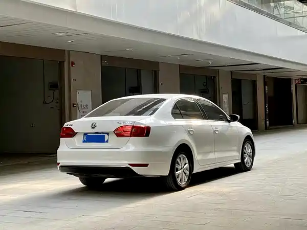 Volkswagen Sagitar 2012