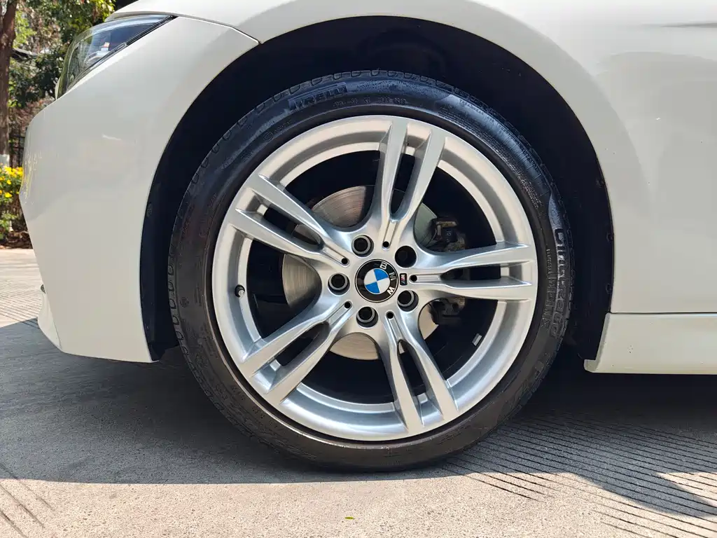 BMW 3 Series 2019 — фото 14