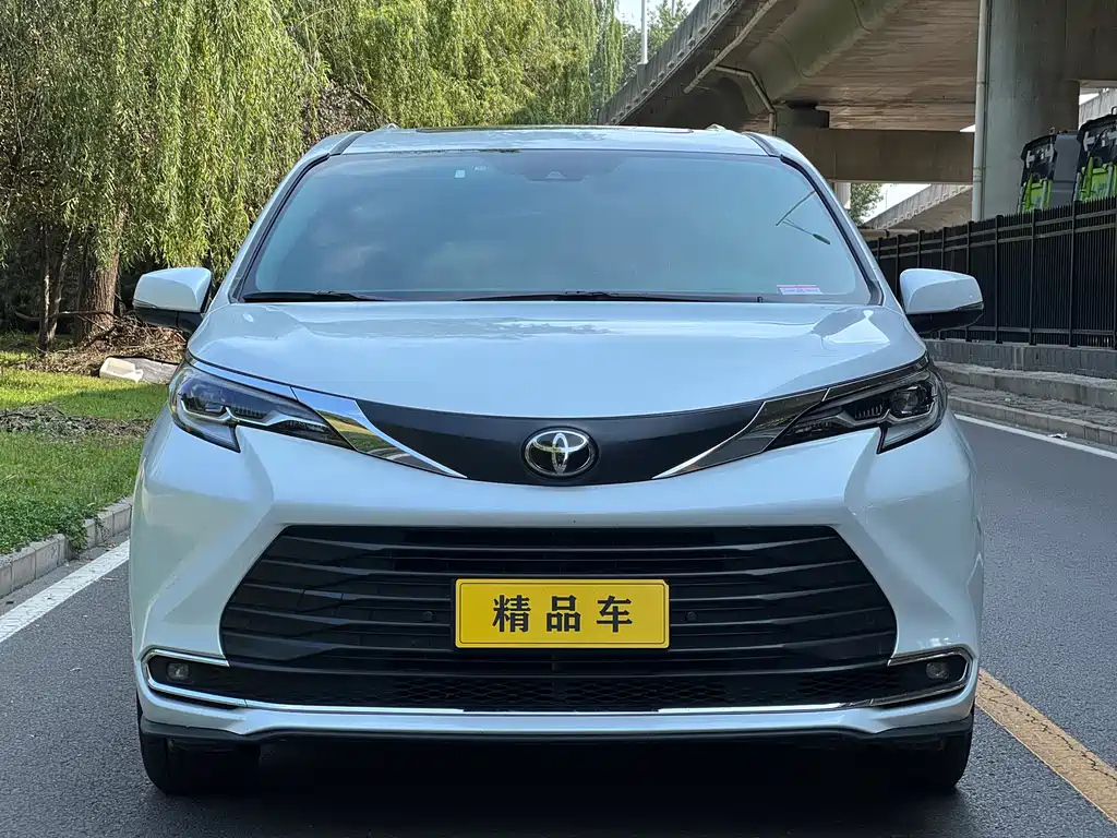 Toyota Sienna 2025