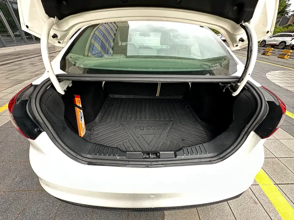 Ford Focus 2015 — фото 15