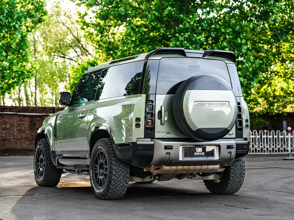 Land Rover Defender 2021 — фото 6