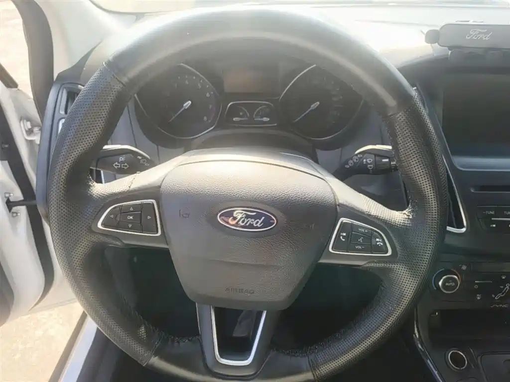 Ford Focus 2017 — фото 11