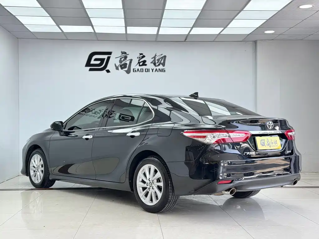 Toyota Camry 2023 — фото 28