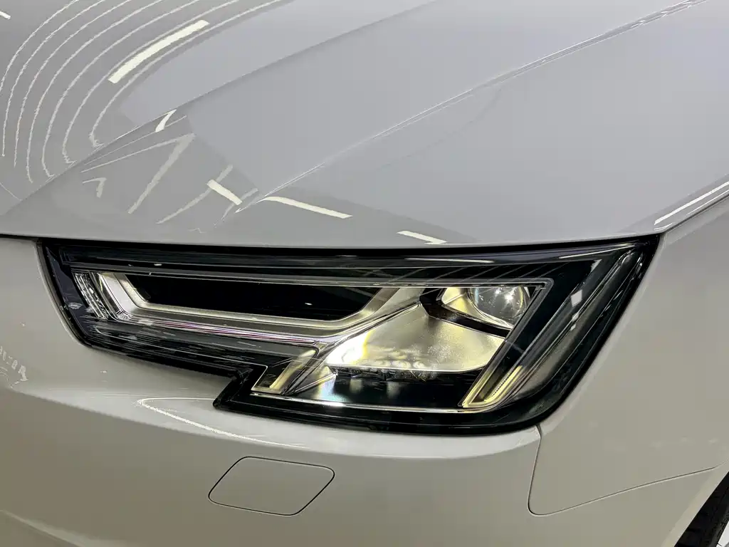 Audi A4L 2018 — фото 11