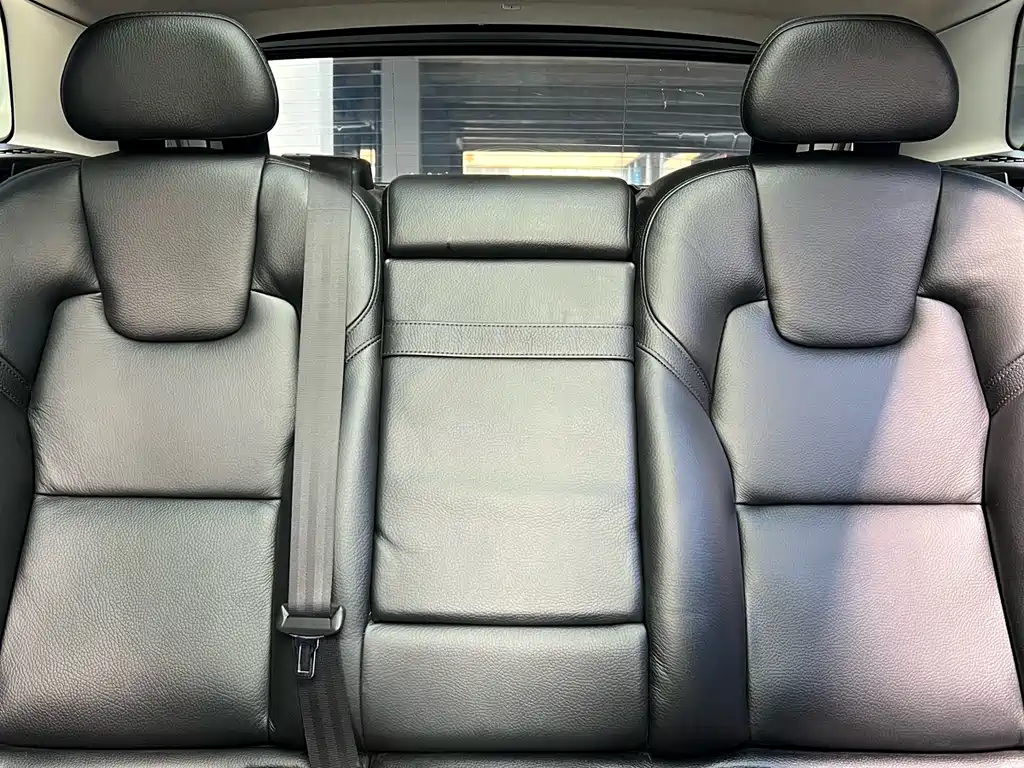 Volvo XC60 2019 — фото 17