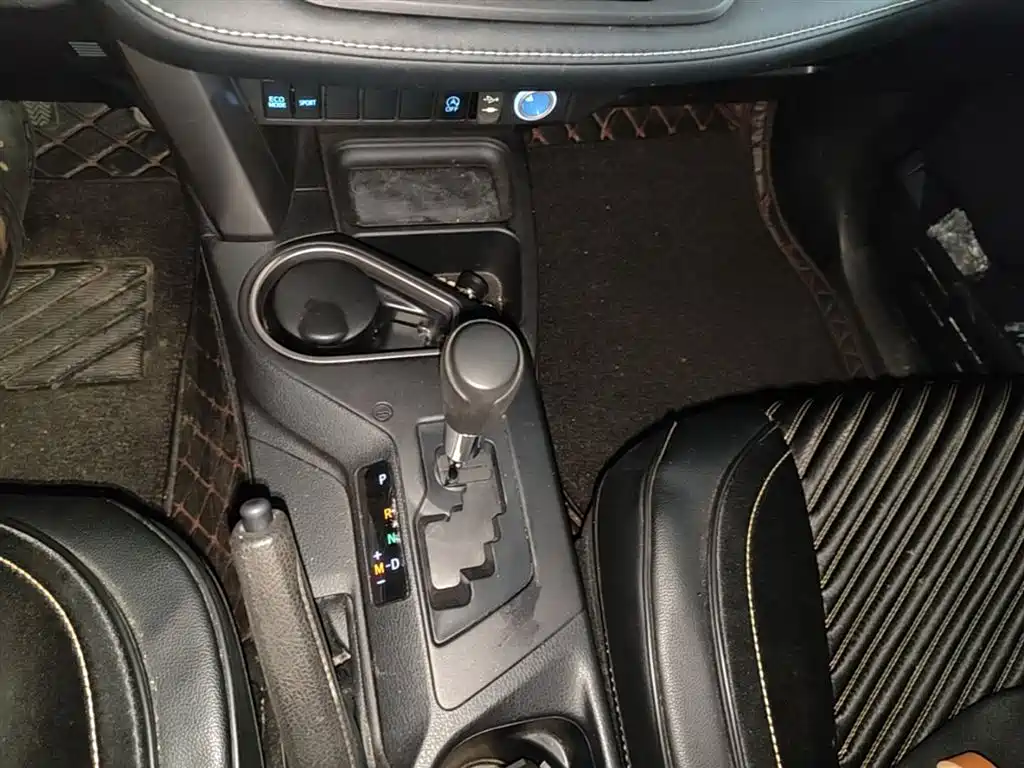 Toyota RAV4 2019 — фото 14