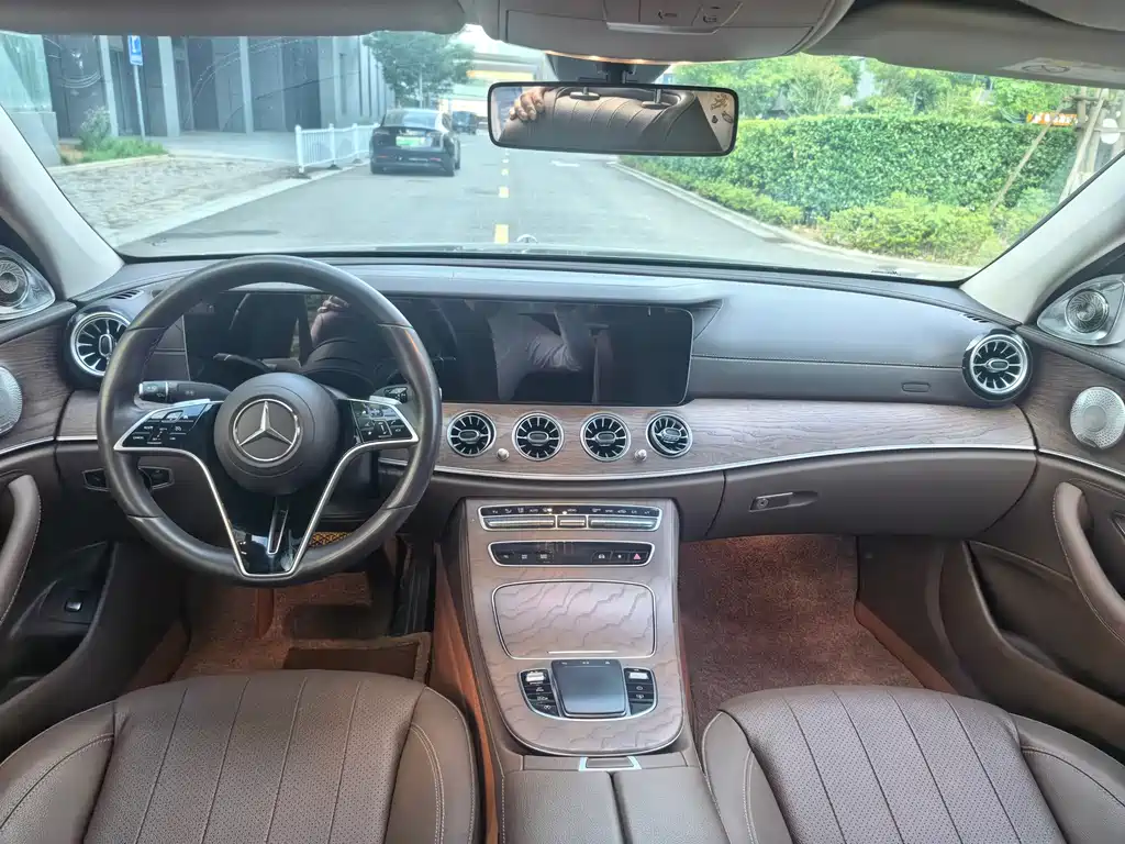 Mercedes-Benz E-Class 2023 — фото 13