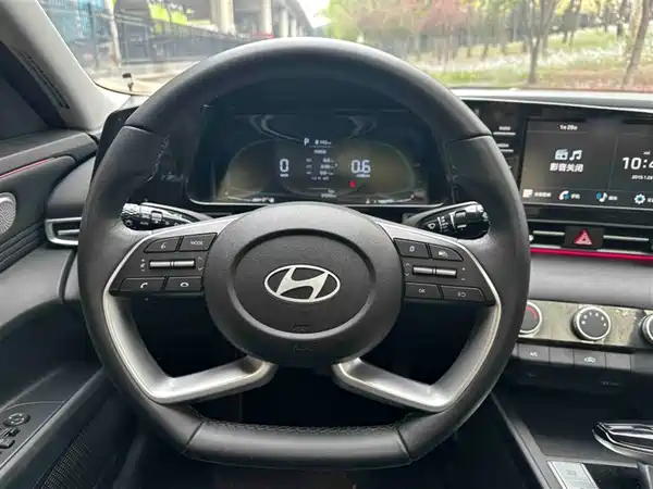 Hyundai Elantra 2023