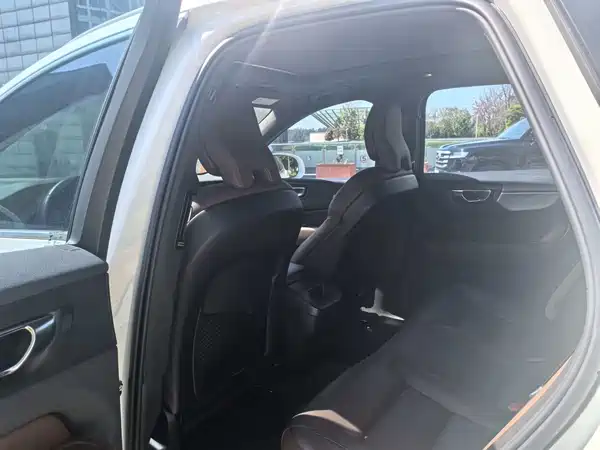 Volvo XC60 2022