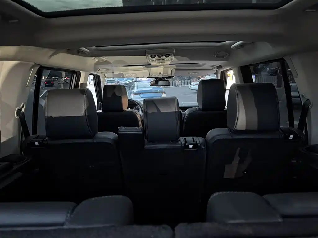 Land Rover Discovery 2017 — фото 21