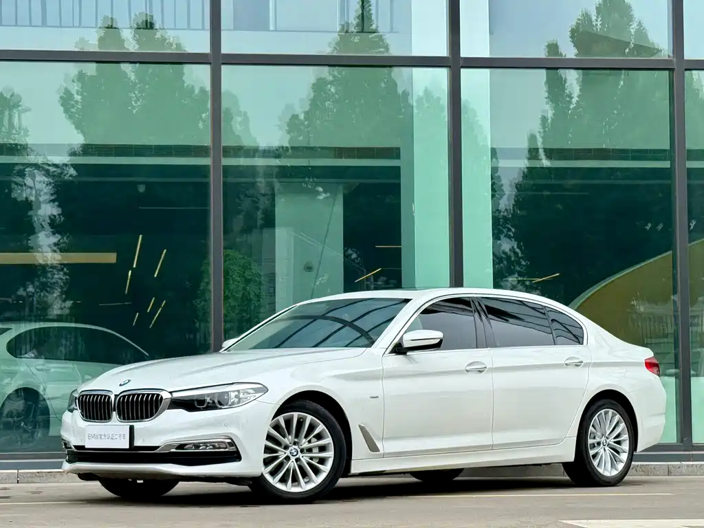 BMW 5 Series 2019 — фото 1