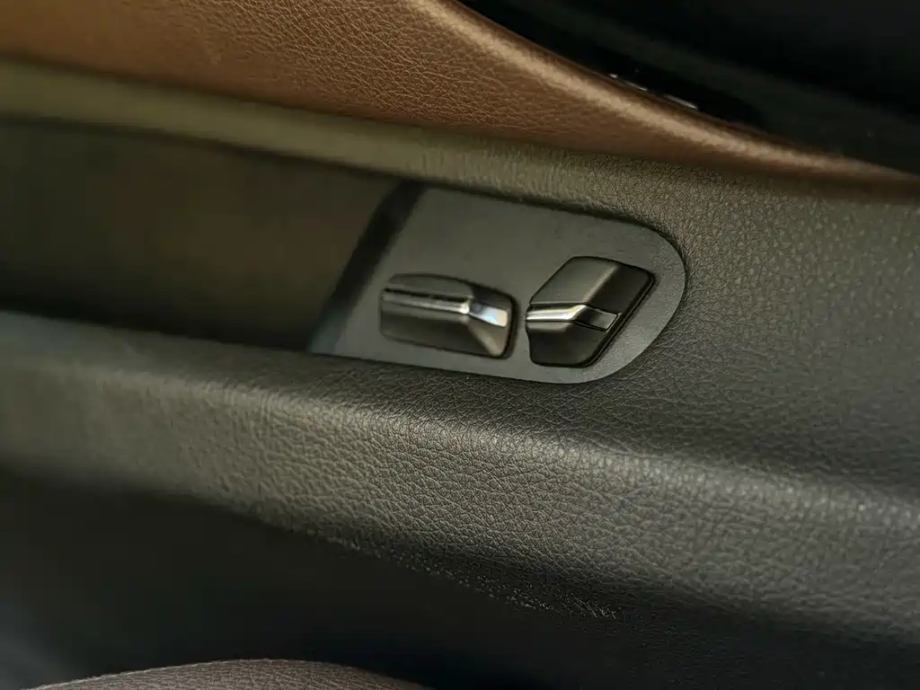 BMW 3 Series 2018 — фото 24