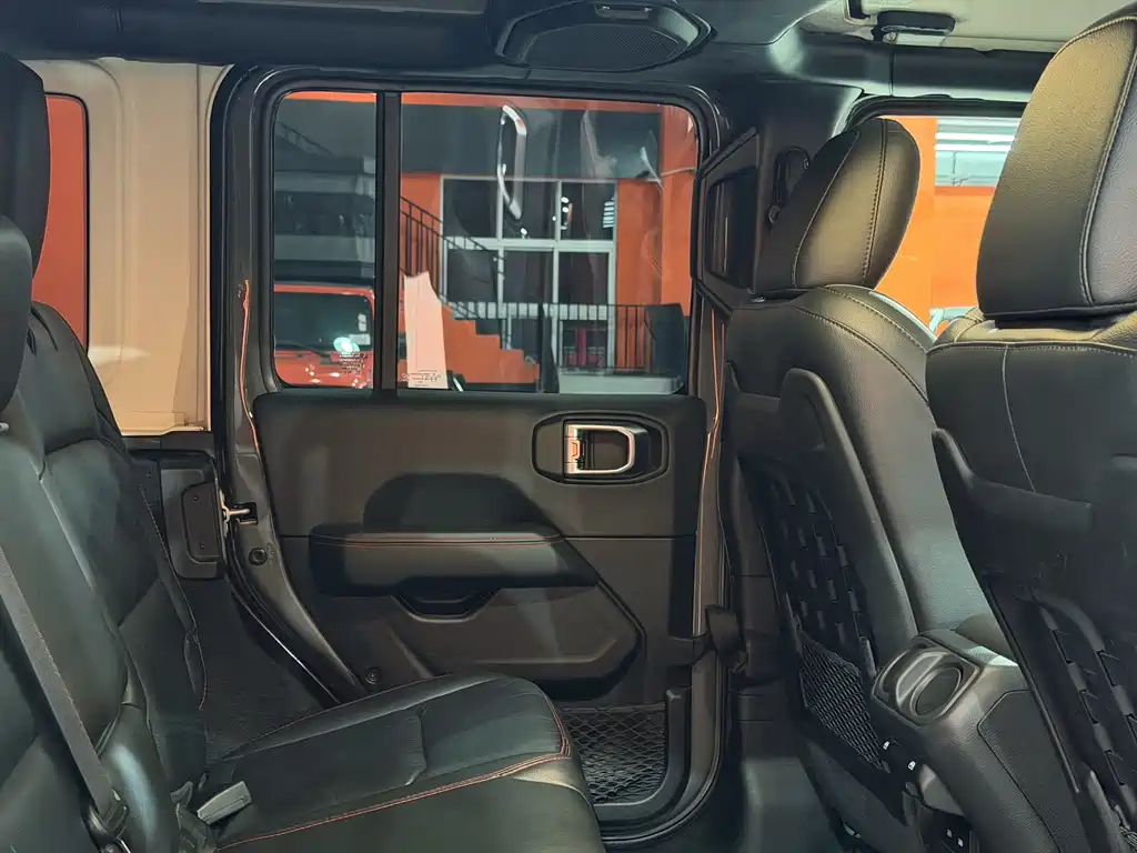 Jeep Wrangler 2023 — фото 18