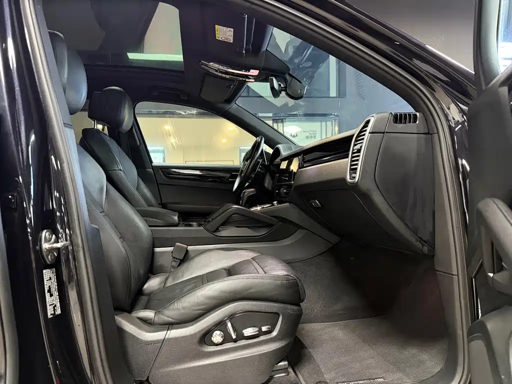 Porsche Cayenne 2018 — фото 10
