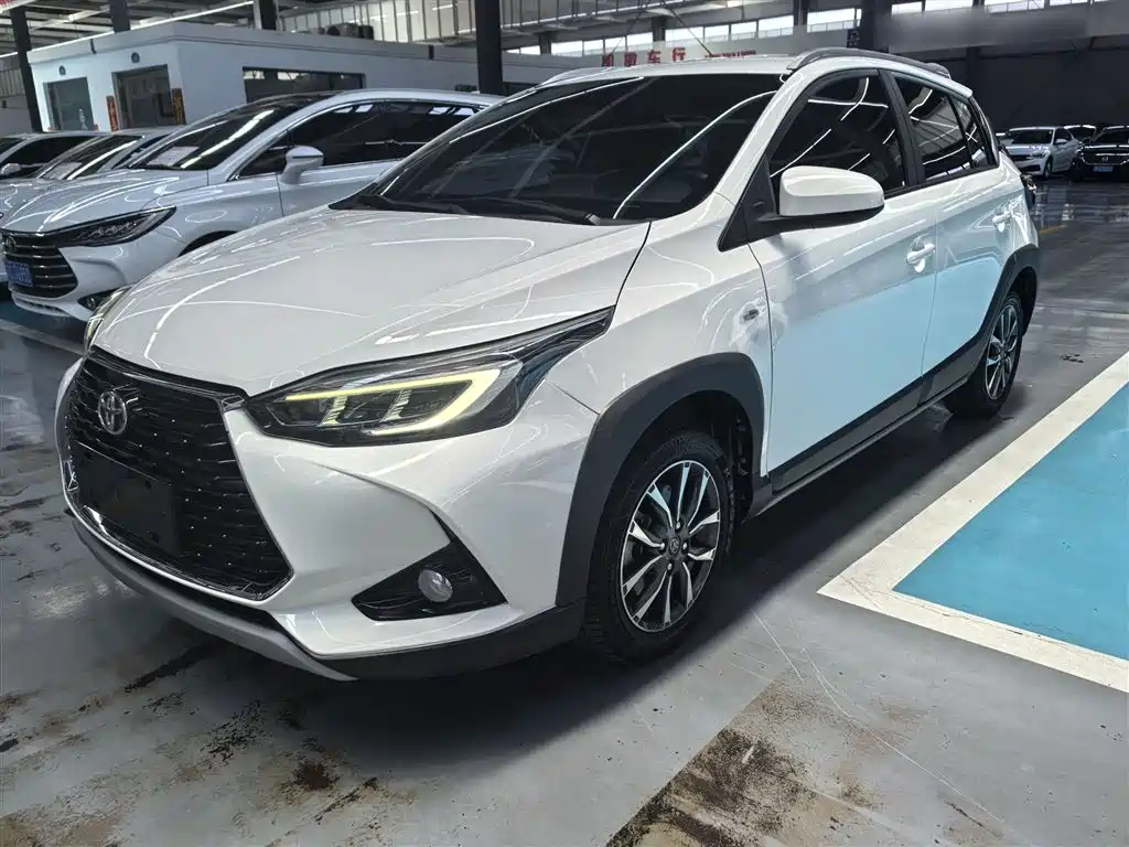 Toyota Yaris L 2021 — фото 1