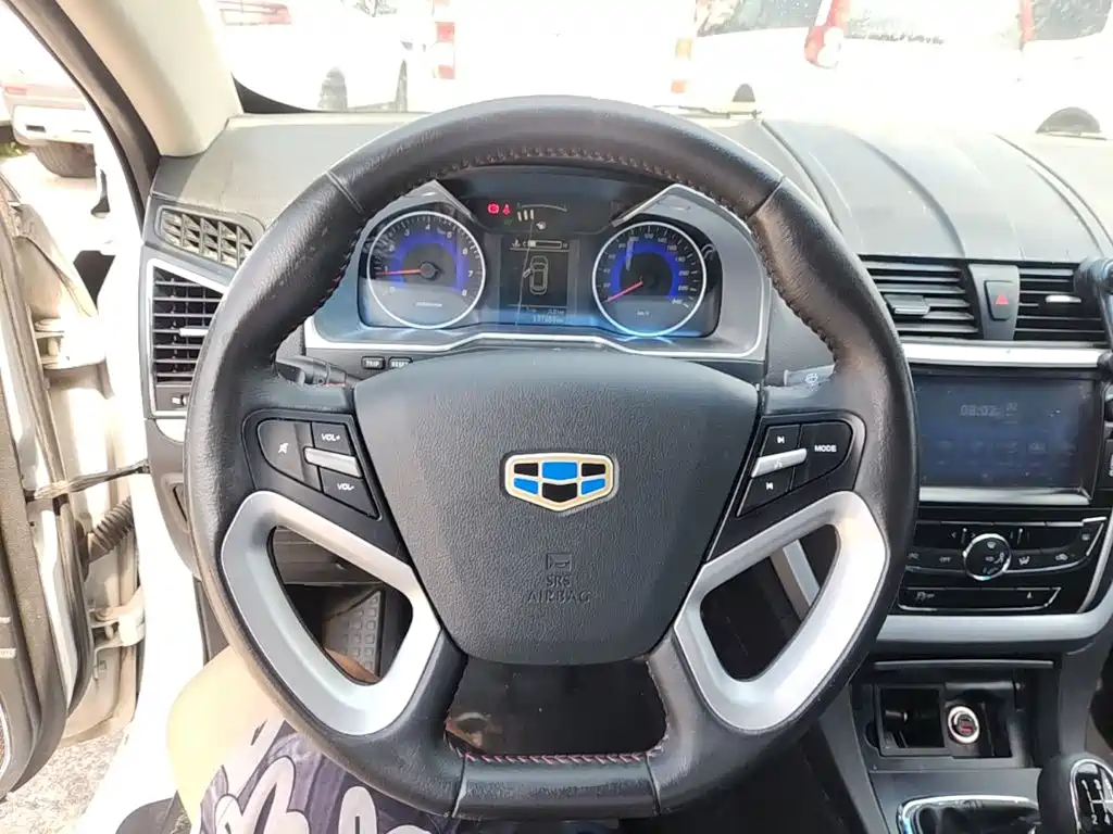 Geely Emgrand 2015 — фото 11