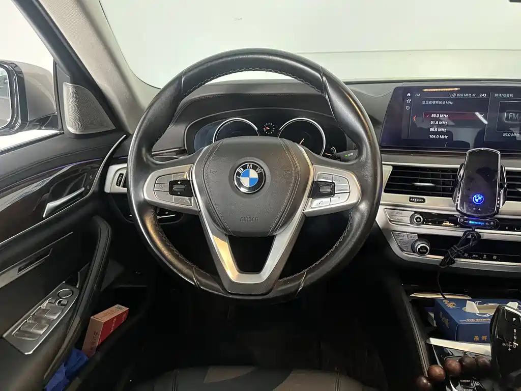 BMW 5 Series 2018 — фото 11