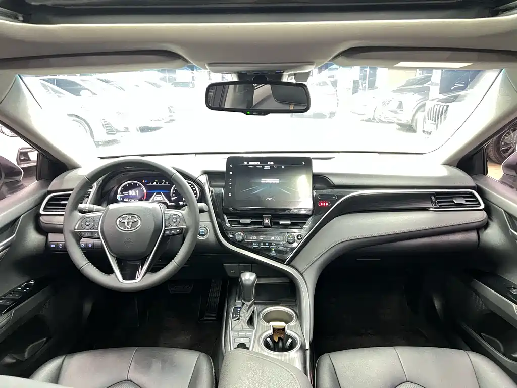 Toyota Camry 2021 — фото 17