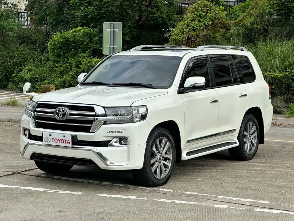 Toyota Land Cruiser 2018 — фото 1