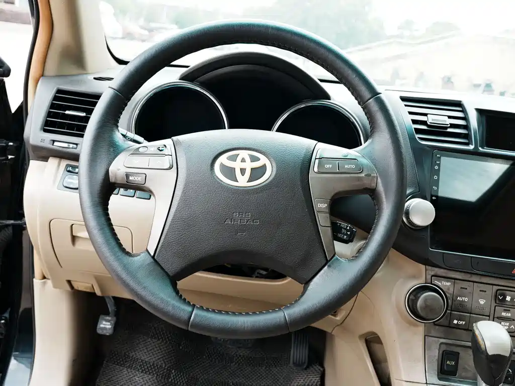 Toyota Highlander 2011 — фото 18