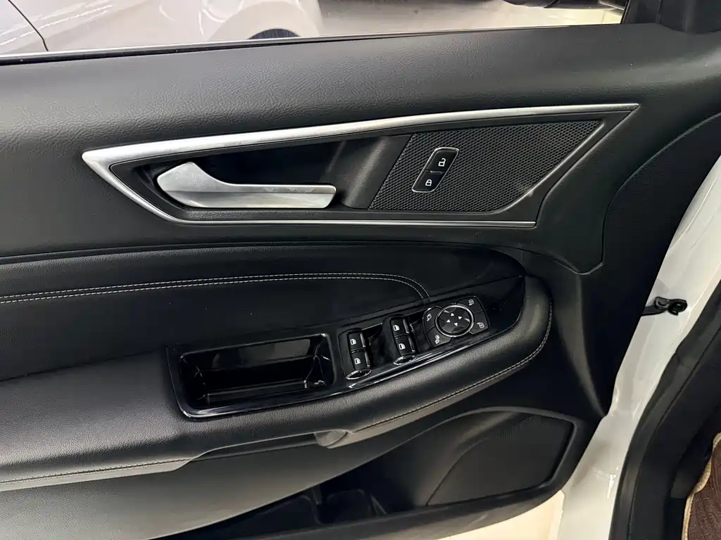 Ford Edge 2017 — фото 14