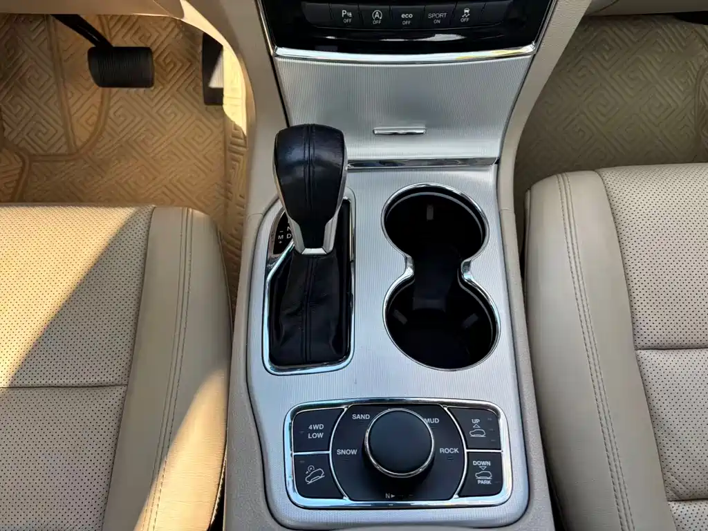 Jeep Grand Cherokee 2022 — фото 16