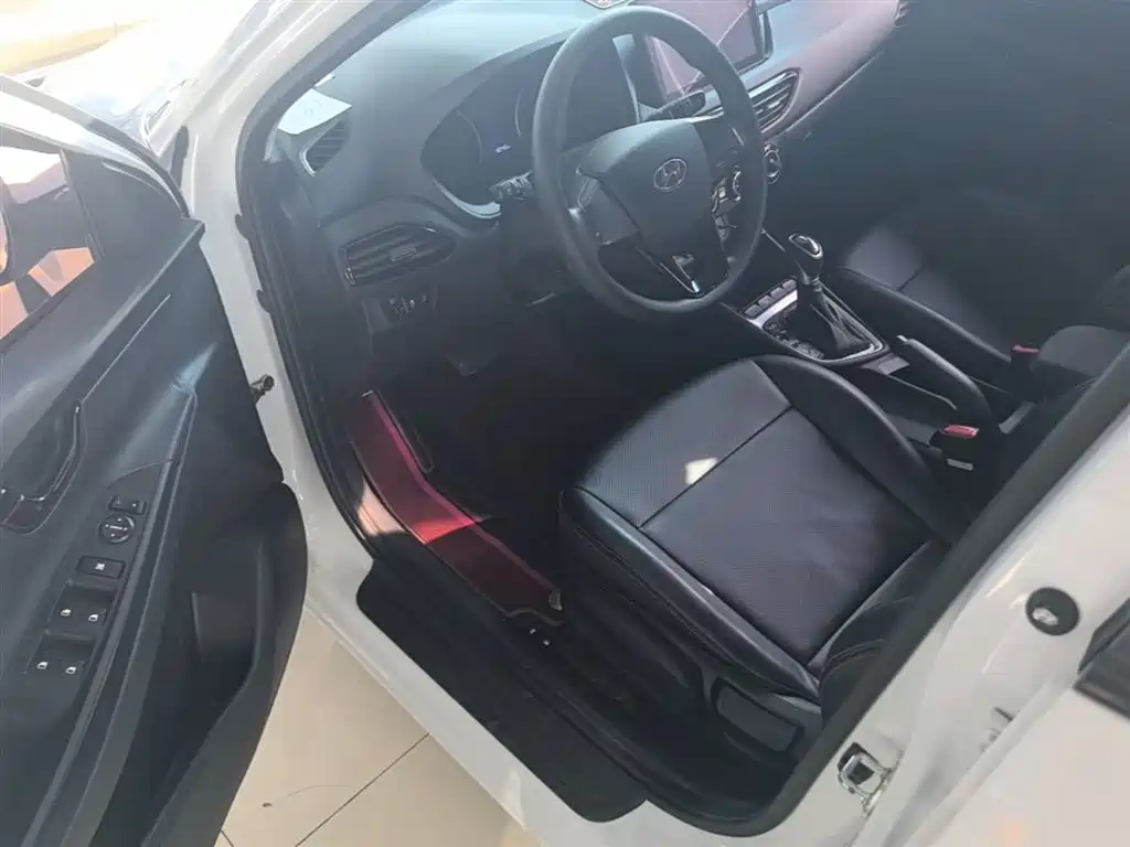 Hyundai Elantra 2018 — фото 16