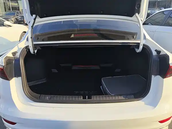 Geely Emgrand 2025