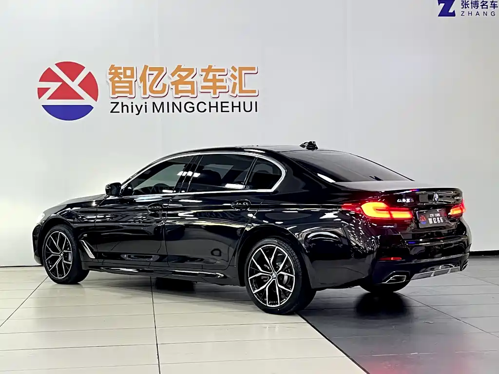 BMW 5 Series 2023 — фото 13