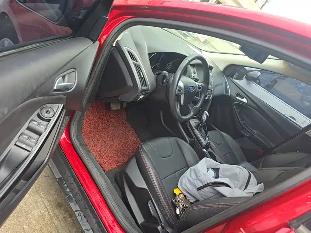 Ford Focus 2015 — фото 16
