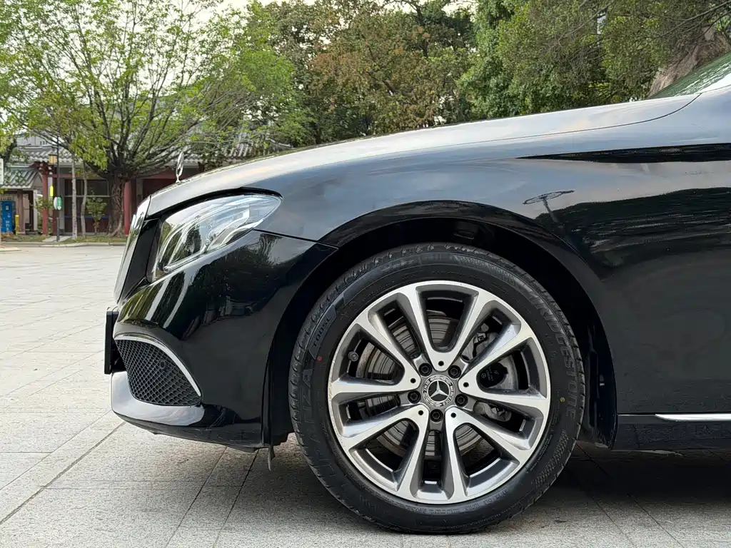 Mercedes-Benz E-Class 2018 — фото 18