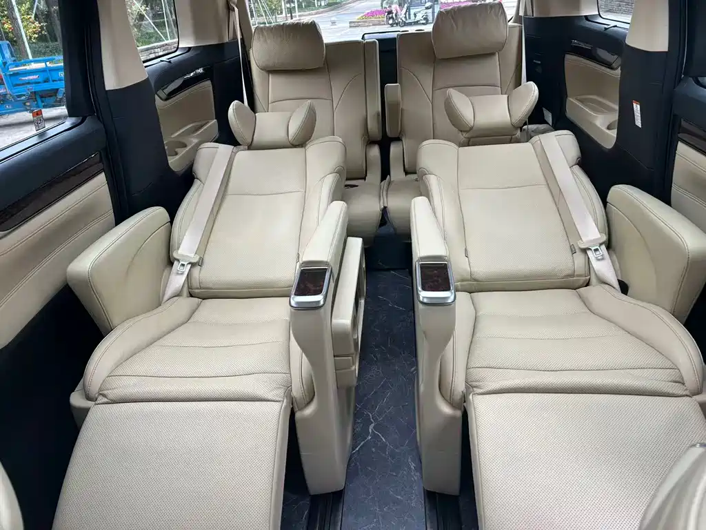 Toyota Alphard 2021 — фото 11