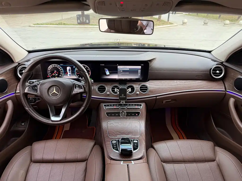 Mercedes-Benz E-Class 2018 — фото 12