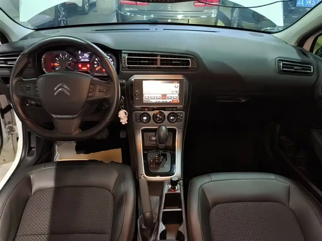 Citroen C4 2017 — фото 10