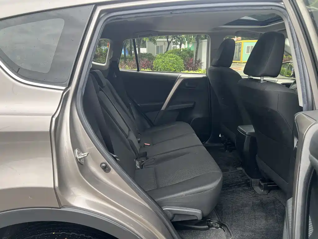 Toyota RAV4 2015 — фото 11