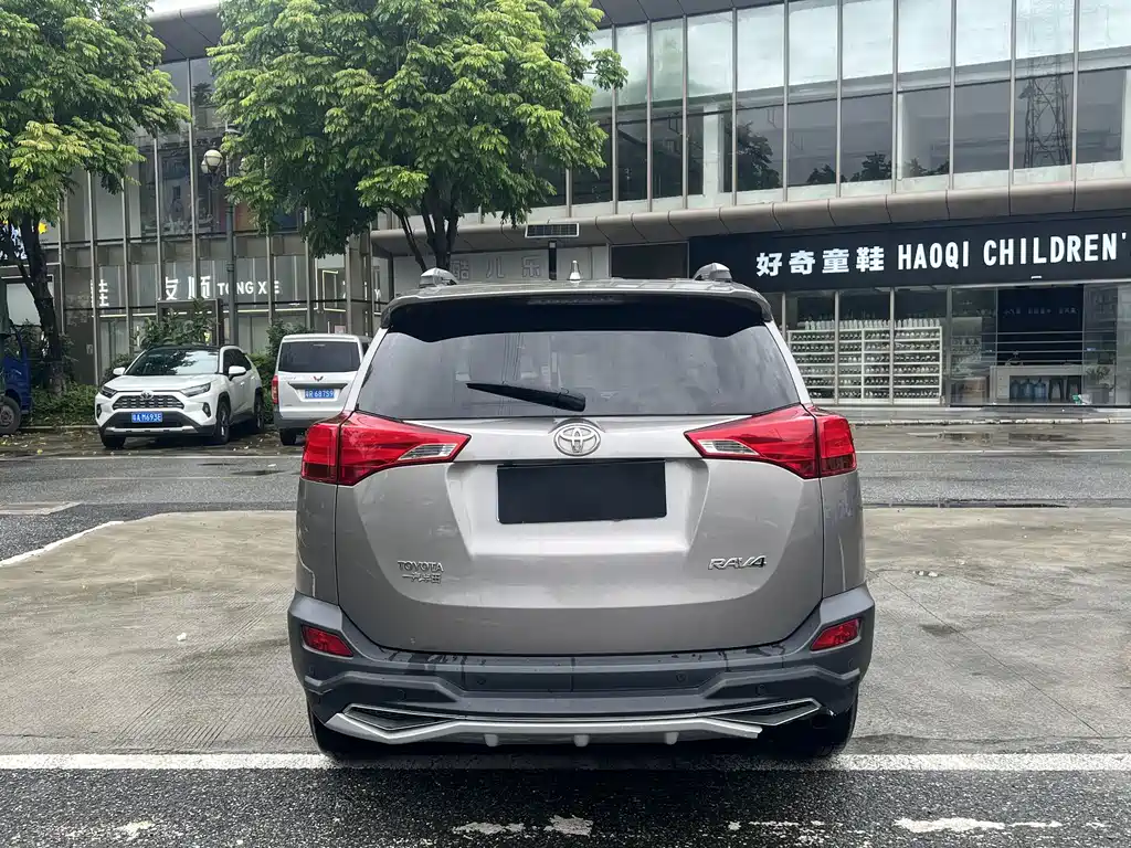 Toyota RAV4 2015 — фото 4