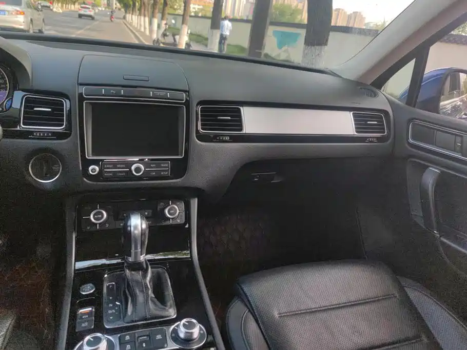 Volkswagen Touareg 2019 — фото 13