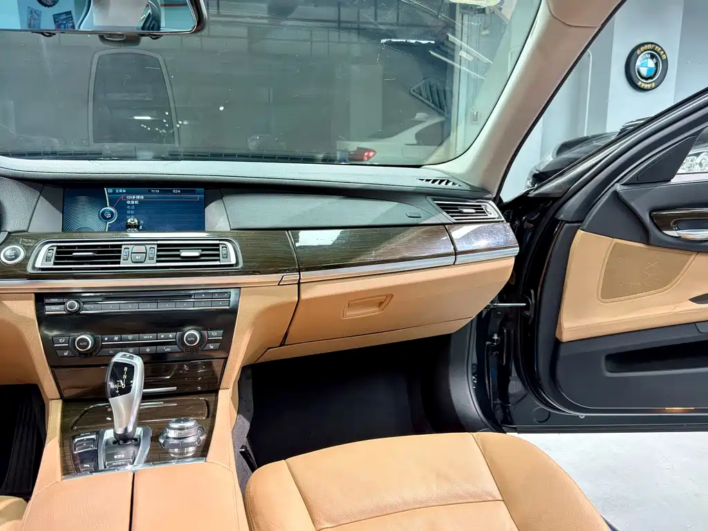BMW 7 Series 2012 — фото 12
