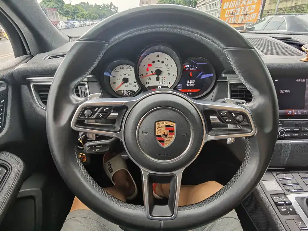 Porsche Macan 2018 — фото 13