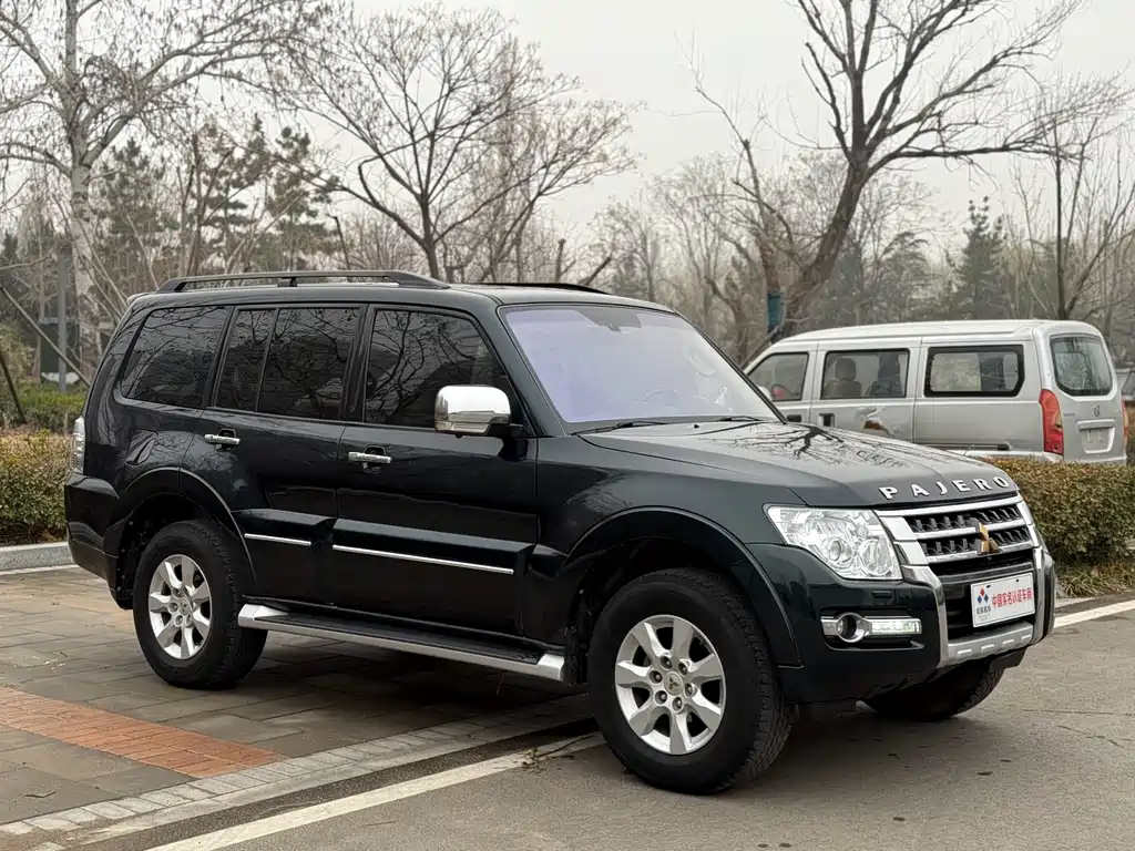 Mitsubishi Pajero 2017 — фото 3