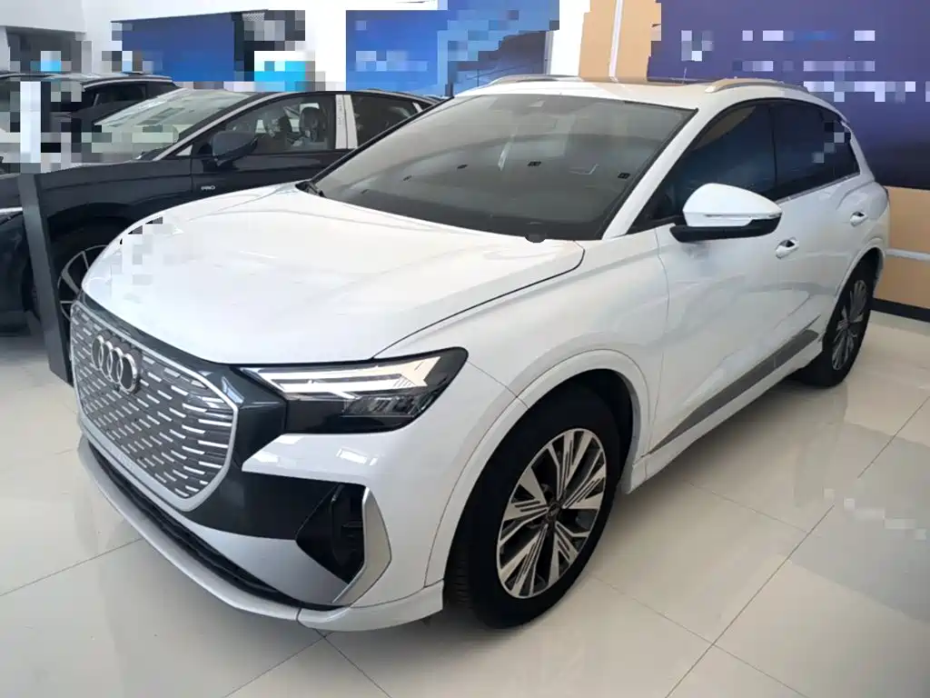 Audi Q4 e-tron 2024 — фото 1