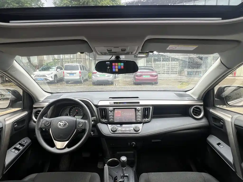 Toyota RAV4 2015 — фото 13