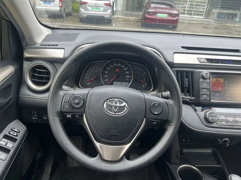 Toyota RAV4 2015 — фото 14