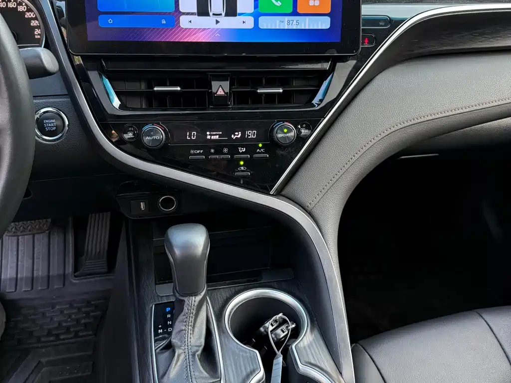 Toyota Camry 2023 — фото 16