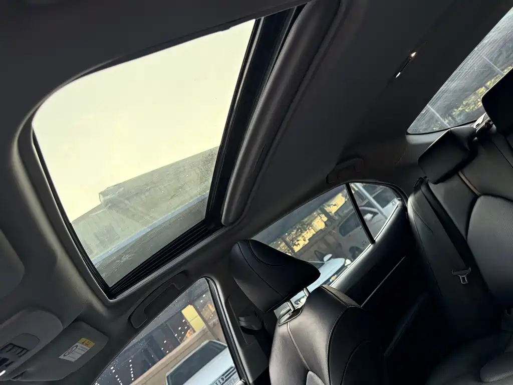 Toyota Camry 2023 — фото 18