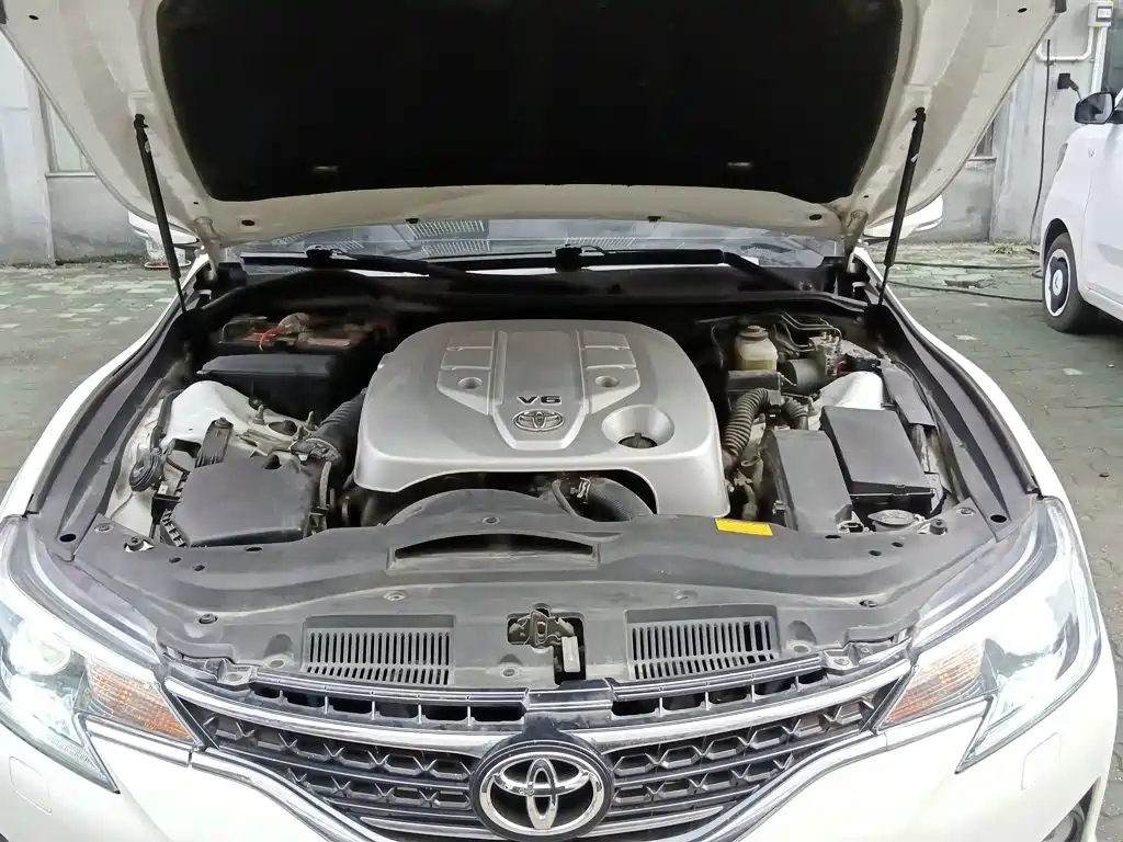 Toyota Reiz 2015 — фото 16