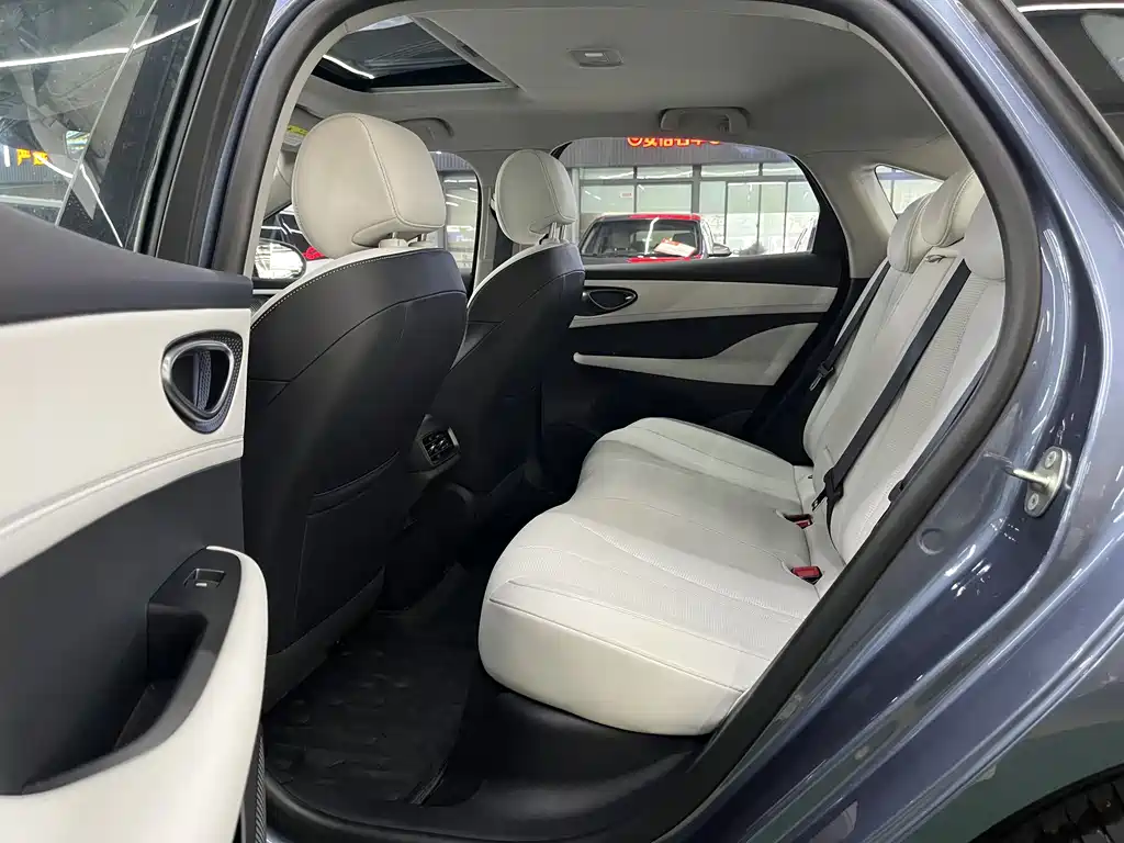 BYD Seal 05 DM-i 2025 — фото 12