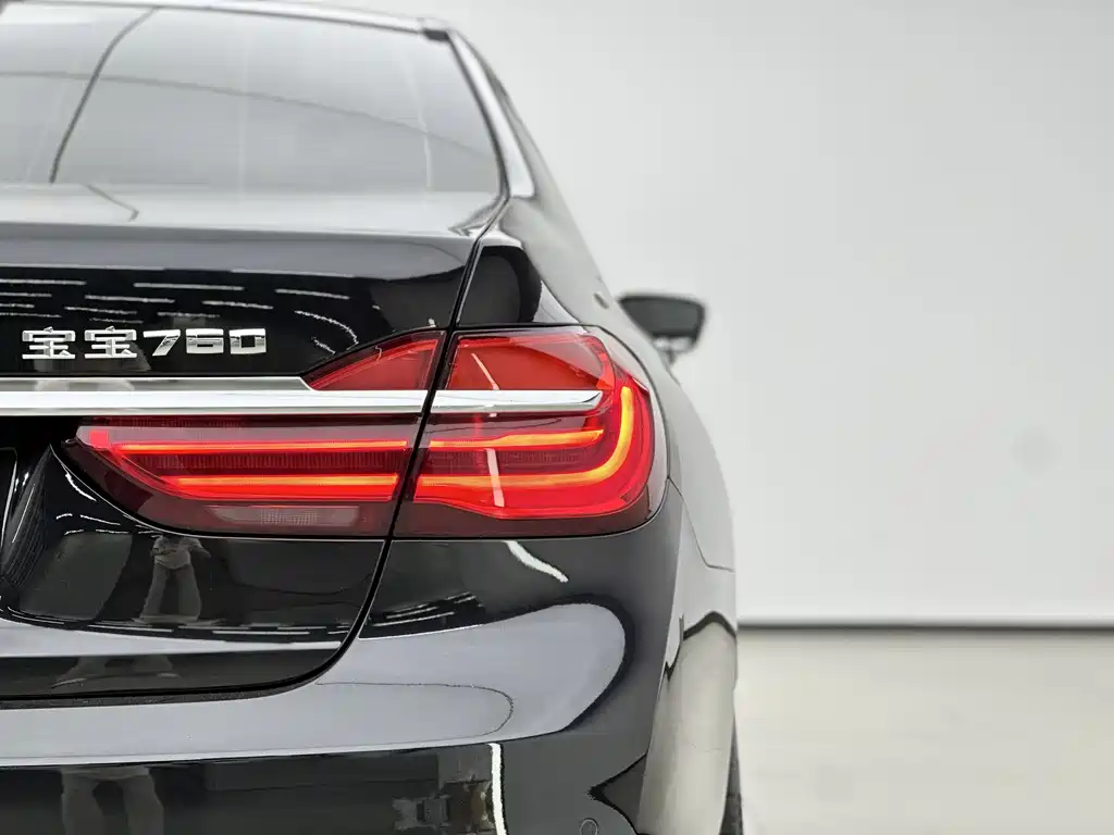 BMW 7 Series 2016 — фото 16