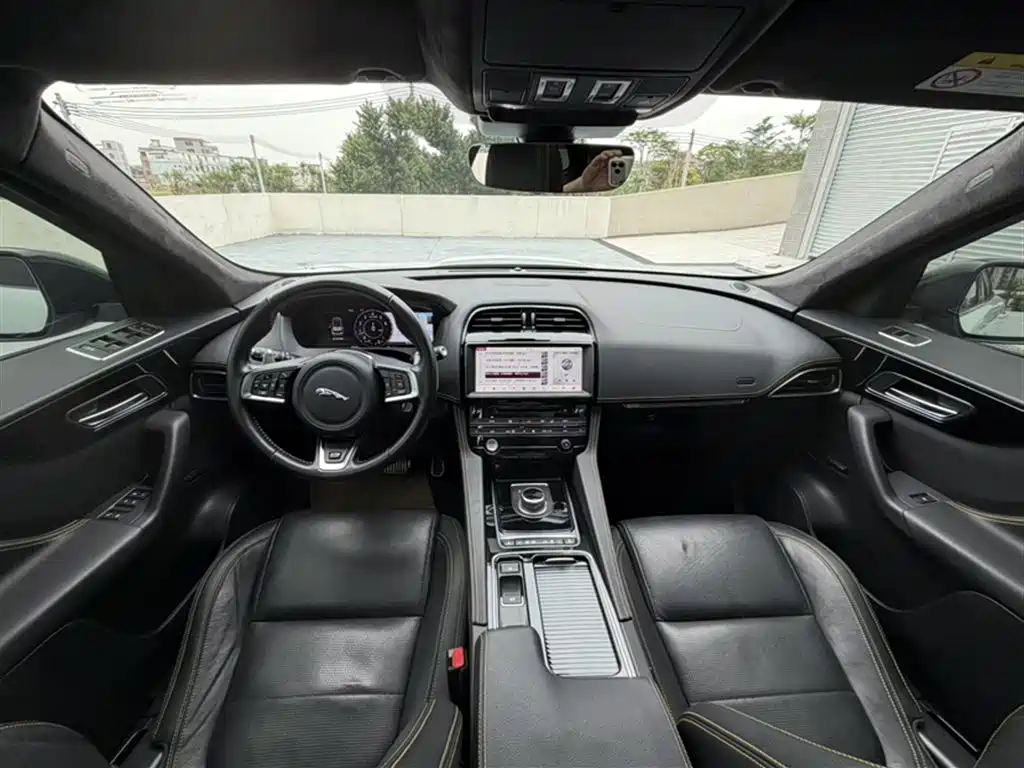 Jaguar F-PACE 2021 — фото 15